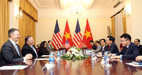 Hai bên hội đàm.