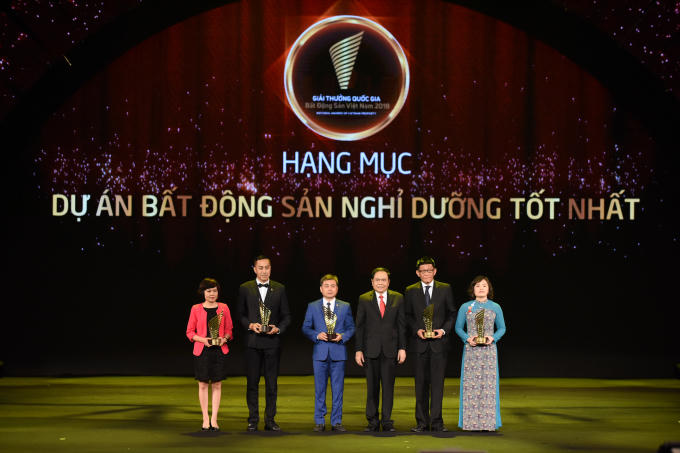 Flamingo được vinh danh.