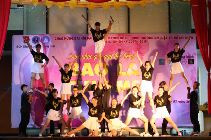 Một số tiết mục văn nghệ trong chương trình.