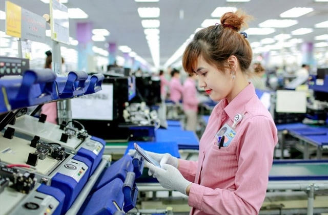 Yêu cầu giám sát việc trả lương, trả thưởng Tết cho công nhân