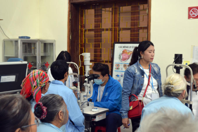 Những thiết bị kỹ thuật hiện đại cũng được đoàn này mang đến khám, mổ cho các bệnh nhân.