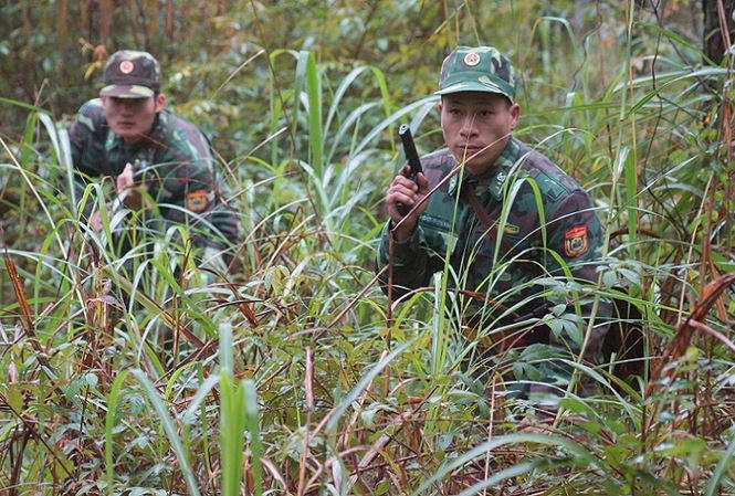 Đội Vũ trang Đồn Biên phòng cửa khẩu Chi Ma (BĐBP Lạng Sơn) mật phục đánh bắt tội phạm trên biên giới.