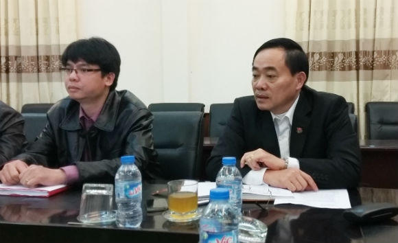 Ông Nguyễn Ngọc Lâm (bên phải) - Phó Chủ tịch UBND huyện Chương Mỹ trong buổi làm việc với PV Pháp Luật Plus.