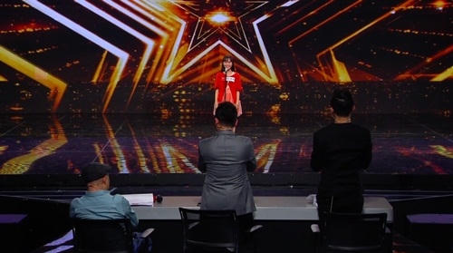 Bằng Kiều ấn nút vàng động viên Phương Anh.