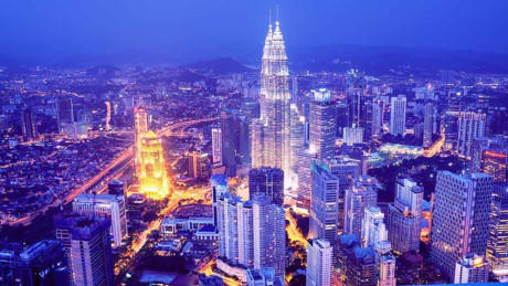 Malaysia được biết đến với những thành phố sang trọng, sầm uất, cánh đồng lúa xanh bạt ngàn, bãi biển trong xanh, tươi mát...  Ảnh: Choice.