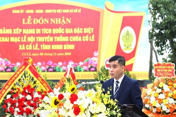 Lãnh đạo Cục Di sản văn hóa (Bộ Văn hóa, Thể thao và Du lịch) công bố Quyết định của Thủ tướng Chính phủ xếp hạng Chùa Cổ Lễ, xã Cổ Lễ, tỉnh Ninh Bình là Di tích Quốc gia đặc biệt..