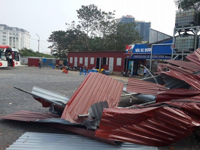 UBND phường Yên Hòa đang tổ chức cưỡng chế tháo dỡ những công trình sai phép trong khu quy hoạch Dự án Công viên Cầu Giấy thuộc địa giới quản lý của phường.