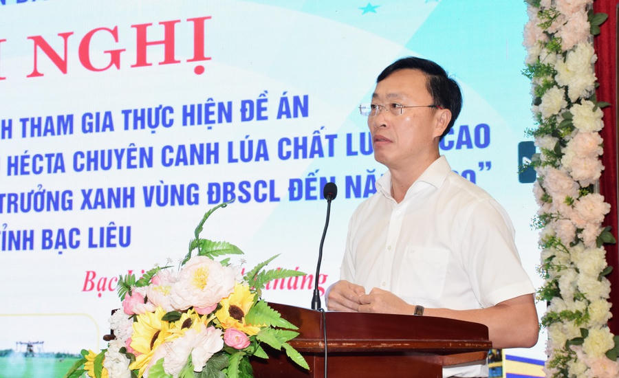 Ông Huỳnh Hữu Trí - Phó Chủ tịch Thường trực UBND tỉnh Bạc Liêu, phát biểu tại Hội nghị triển khai Kế hoạch tham gia thực hiện Đề án “Phát triển bền vững 1 triệu héc-ta lúa chuyên canh chất lượng cao, phát thải thấp gắn với tăng trưởng xanh vùng ĐBSCL đến năm 2030”.