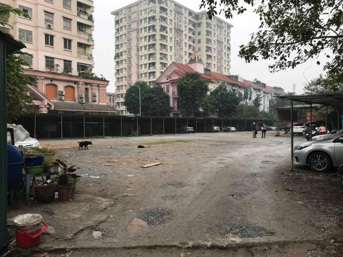 Dự &aacute;n số 2-4 Đội Nh&acirc;n hiện chỉ c&ograve;n l&agrave; b&atilde;i đất trống.