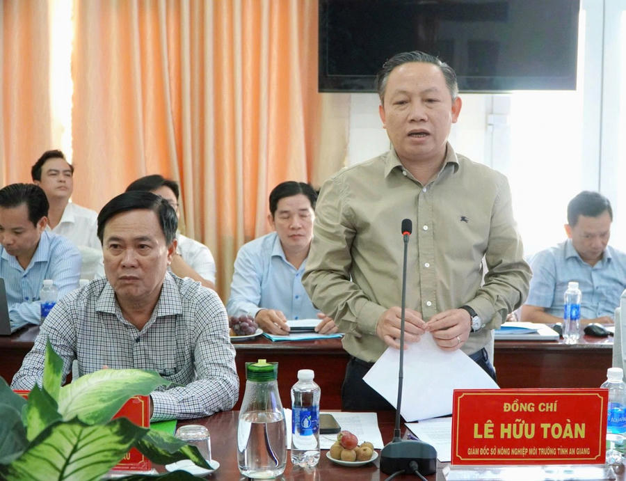 Ông Lê Hữu Toàn, Giám đốc Sở Nông nghiệp và Môi trường tỉnh An Giang phát biểu tại buổi làm việc