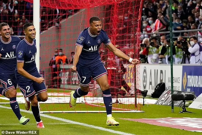Mbappe mở tỷ số cho PSG ở phút 15 sau cú đánh đầu hiểm hóc.