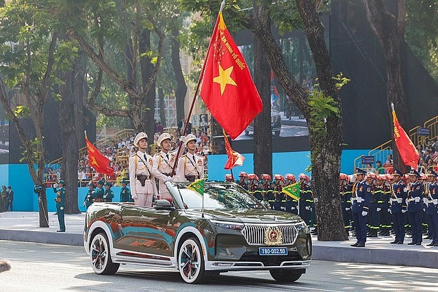 Một số hình ảnh diễu binh, diễu hành tại Lễ kỷ niệm 50 năm Ngày Thống nhất đất nước.