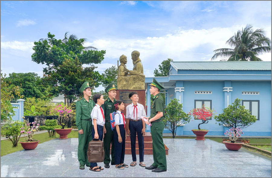 Khu tưởng niệm tượng đài “Bác Hồ với chiến sĩ Biên phòng” tại Đồn Biên phòng Khánh Tiến (BĐBP Cà Mau), địa chỉ giáo dục truyền thống cho cán bộ, chiến sĩ và tuyên truyền cho học sinh trên địa bàn.
