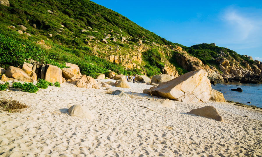 Bãi Rạng là điểm dừng chân, nghỉ đêm trước khi tiếp tục di chuyển ra Mũi Đôi đón và ngắm bình minh