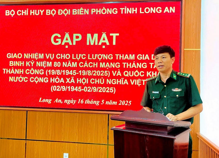 Thượng tá Nguyễn Văn Hội - Phó Tham mưu trưởng BĐBP tỉnh yêu cầu lực lượng tham gia nhiệm vụ luôn chấp hành nghiêm kỷ luật. Ảnh: Quân Phương
