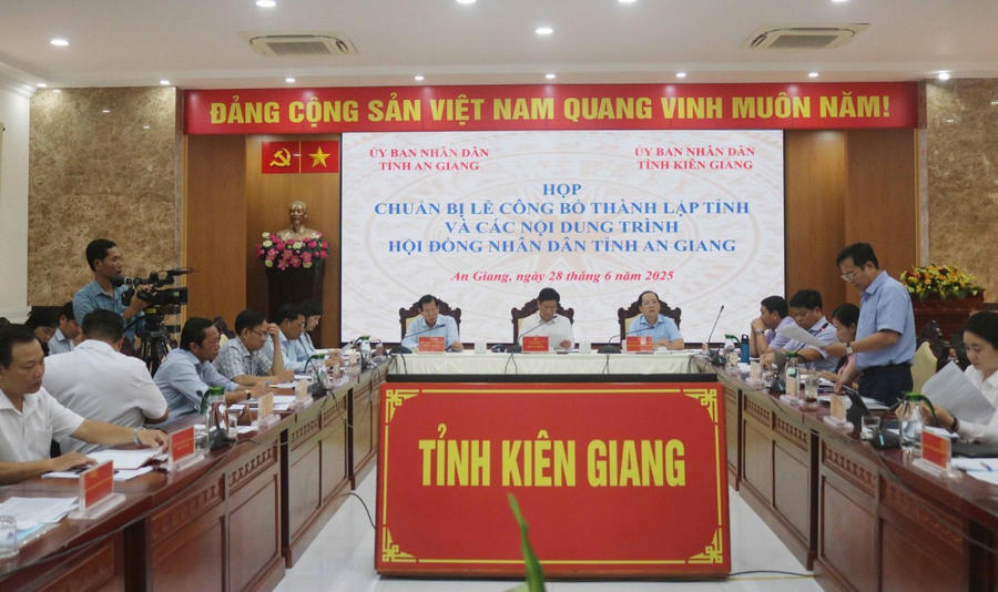 Quang cảnh cuộc họp