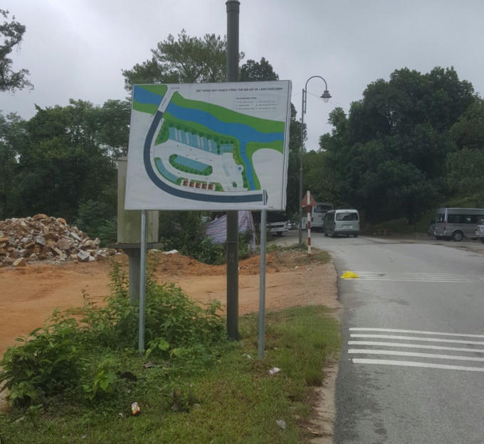 Kết quả nghiên cứu các tư liệu và hình ảnh lịch sử cho biết, khu vực này vốn là bãi tập kết vật liệu và xây dựng lán trại công trường của lính, thợ, phu xây dựng lăng Vua Khải Định (thời kỳ 1920-1931).