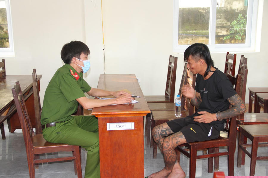 Đối tượng tại cơ quan công an