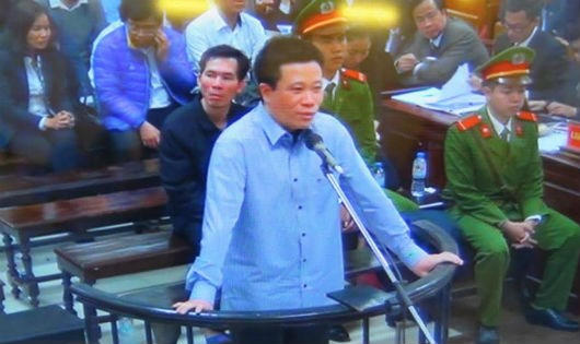 Hà Văn Thắm là bị cáo bị xét hỏi đầu tiên.