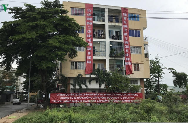 Sống trong căn hộ tái định cư hơn 10 năm vẫn chưa được nhận sổ hồng