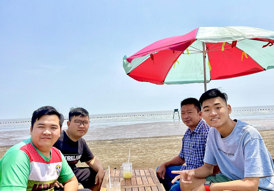 Khi đi du lịch ở những địa phương có biển, mọi người thường hướng đến những nơi có biển xanh, cát trắng, nắng vàng. Đến những trung tâm, khách sạn sang trọng, đầy đủ tiện nghi. Gần đây du khách lại biết đến biển Tân Thành vì cảnh đẹp hoang sơ, bình dị. Vì sự đa dạng về các loài hải sản, đặc biệt là vì hoạt động đào nghêu. Một sân chơi đem đến những trải nghiệm mới lạ, độc đáo. Nếu xây dựng tốt được mô hình này, thì đây sẽ là nét riêng biệt giúp du lịch Tiền Giang tăng thêm lợi thế trong việc phát triển ngành công nghiệp “không khói” của tỉnh này.