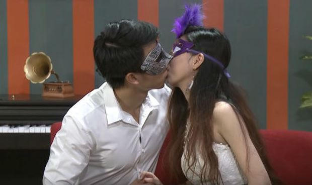 Cảnh hôn bị chỉ trích dữ dội trong chương trình “Date and kiss”.