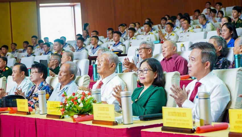 Sự kiện có sự tham gia của nhiều cựu chiến binh, lãnh đạo địa phương, đoàn viên thanh niên...