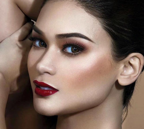 Đại diện Philippines đăng quang Hoa hậu Hoàn vũ 2015 trong hoàn cảnh nhầm lẫn hy hữu khi MC đọc nhầm tên người chiến thắng.