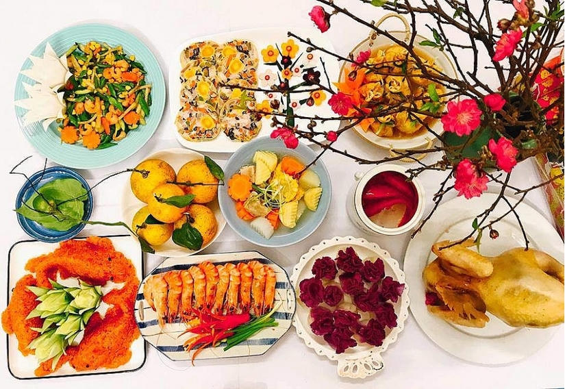 Một mâm âm cơm đủ đầy cúng ông Công ông Táo