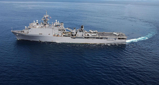 Tàu USS Fort McHenry của Mỹ. (Ảnh: Sputnik)