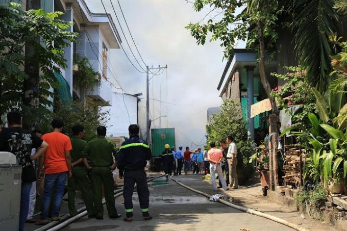 Hàng trăm lính cứu hỏa huy động, hàng hục hộ dân sơ tán khẩn cấp