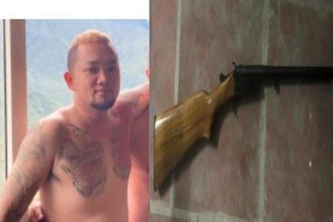 Đối tương Nguyễn Bá Bằng cùng khẩu súng trong vụ việc. Ảnh ANTD