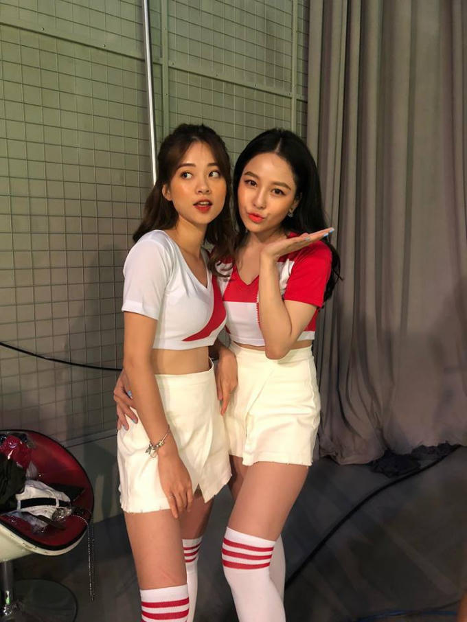 Cô nàng tỏ ra rất thân thiết với Mai Anh.