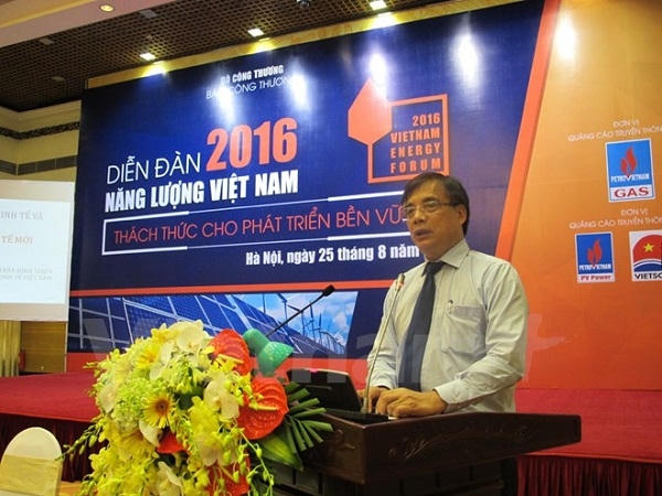Ông Trần Đình Thiên, Viện trưởng Viện Kinh tế Việt Nam tại Diễn đàn Năng lượng Việt Nam phát biểu tại cuộc họp báo.
