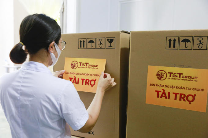 Lô hàng 200.000 bộ kit xét nghiệm nhanh COVID-19 đã được T&T Group tài trợ.