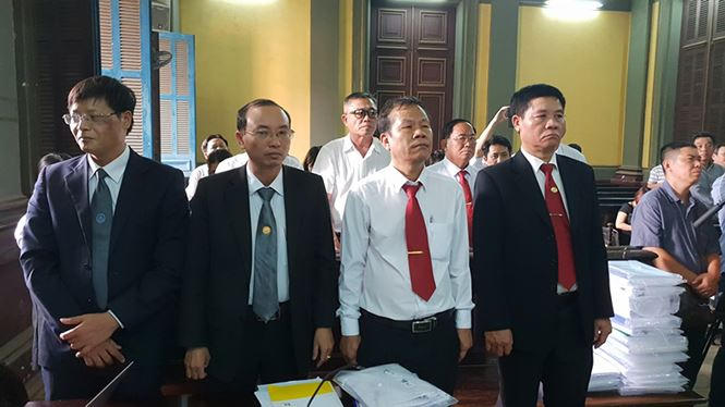 Đại diện Vinasun tại tòa ngày 28/12/2018. Ảnh Văn Minh.