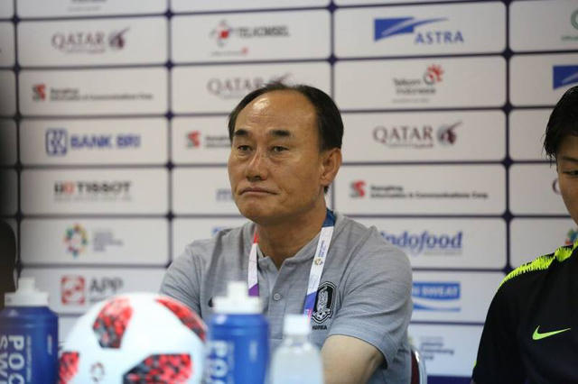 HLV Kim Hak Bum của Hàn Quốc hài lòng sau chiến thắng trước Olympic Việt Nam.