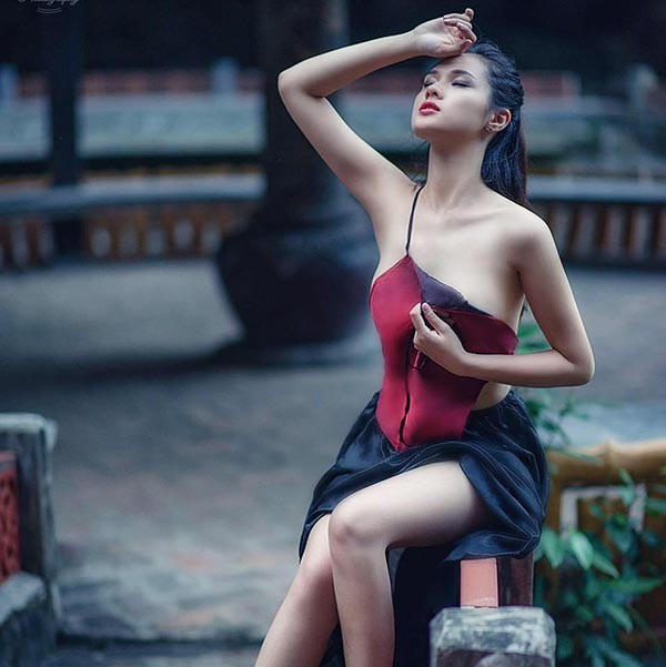Nhan sắc gợi cảm của ch&acirc;n d&agrave;i bị đồn y&ecirc;u &ldquo;cực phẩm&rdquo; U23 Việt Nam