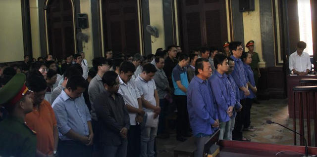 Các bị cáo tại tòa.