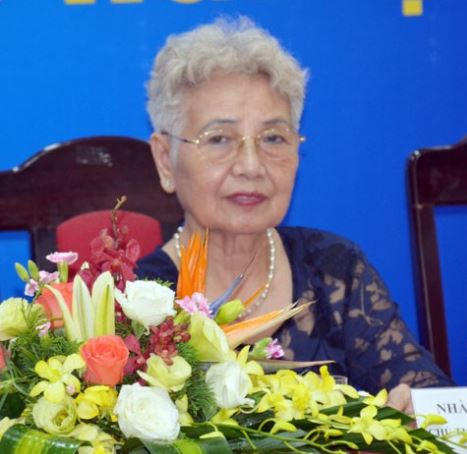 Nhà văn, nhà viết kịch Thanh Hương vẫn nhanh nhẹn hoạt bát ở cái tuổi 80.