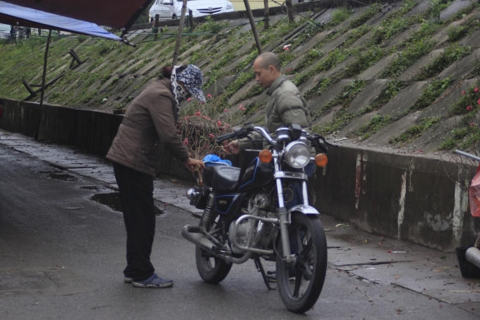 Những năm gần đây, người Hà Nội đã bắt đầu đi mua đào về chơi Tết dương lịch chứ không chỉ vào dịp Tết âm lịch như trước.