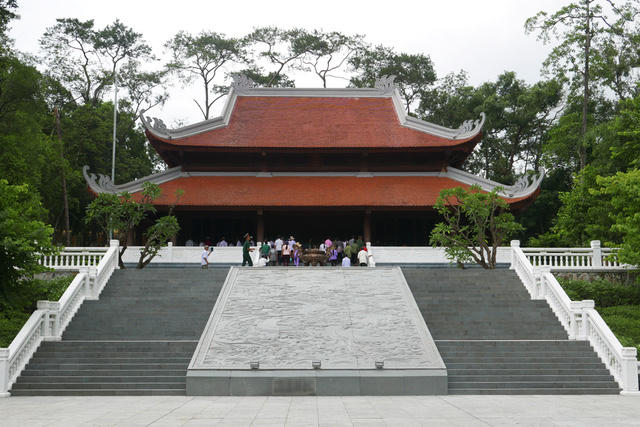 Tháng 11/2012, Thủ tướng quyết định thành lập Khu rừng bảo vệ cảnh quan đặc biệt Di tích lịch sử về Chủ tịch Hồ Chí Minh tại Đá Chông, gọi tắt là Khu rừng K9. Hơn 1 năm sau, Nhà tưởng niệm Chủ tịch Hồ Chí Minh được xây dựng. Công trình mang hình thức kiến trúc tuyền thống rộng 441 m2, cao 11,87 m, được xây dựng từ các vật liệu tiêu biểu của nhiều tỉnh thành Việt Nam.
