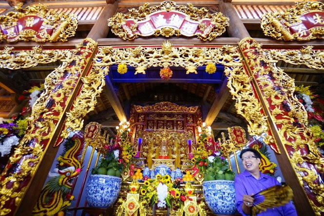 Các chi tiết bên trong nhà thờ tổ được thi công cầu kỳ, tinh xảo.