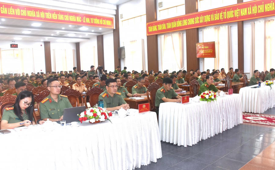 Các đại biểu tham dự Hội thảo.