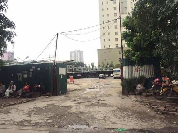 Hàng chục chiếc xe đang được trông giữ tại đây