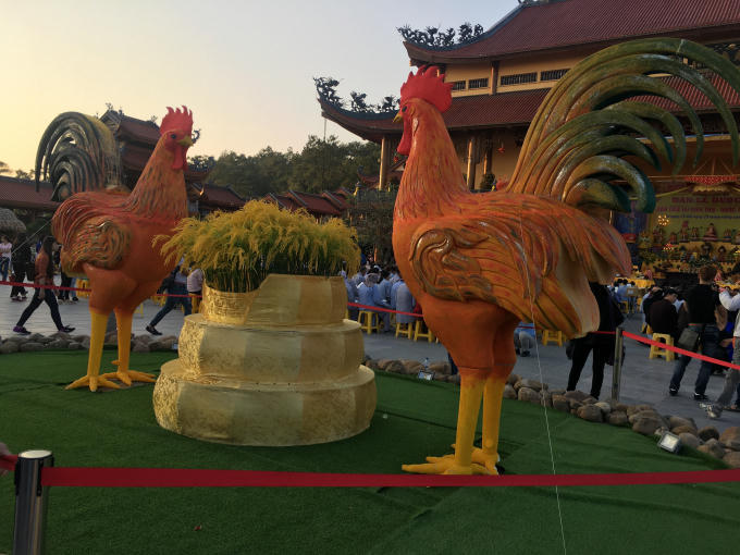 Cảnh quan trong chùa Ba Vàng