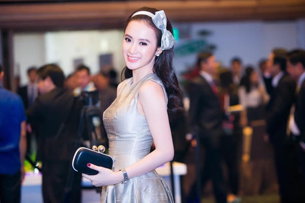 Với nhan sắc ngày một rạng rỡ, phong cách thời trang ghi điểm tuyệt đối cùng những hoạt động nghệ thuật nghiêm túc trong thời gian gần đây, Phương Trinh đang dần trở thành một biểu tượng diễn viên xinh đẹp , tài năng trong lòng khán giả. Ảnh: Internet