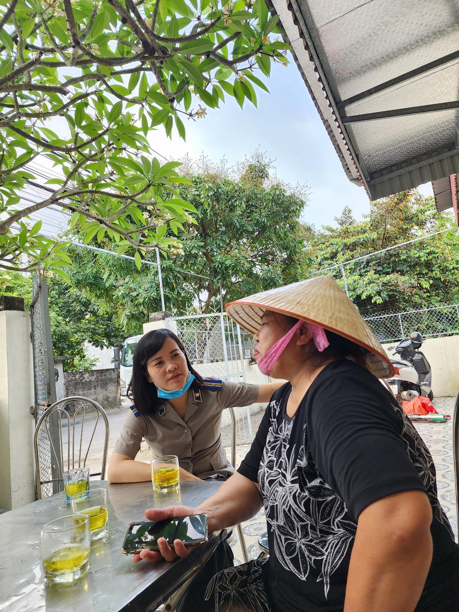 Chấp hành viên đã vận động, thuyết phục bà Vân tự nguyện THA