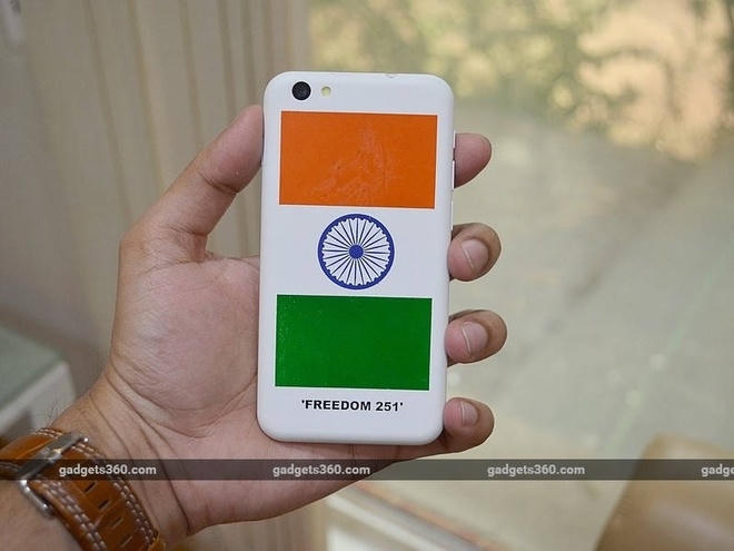 Công ty Ringing Bells (Ấn Độ) đã gây xôn xao cộng đồng công nghệ khi trình làng smartphone rẻ nhất thế giới. Freedom 251 được bán giá tương đương 3,6 USD (khoảng 80.000 đồng) với cấu hình khá hấp dẫn.