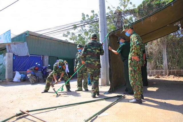 Chốt kiểm soát được lập ở Văn Lâm 3.